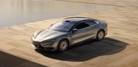 仰望U7：豪华轿车的电动化革新