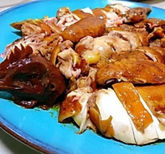 电饭煲鸡的绝佳做法：一步一步教你轻松烹饪美味