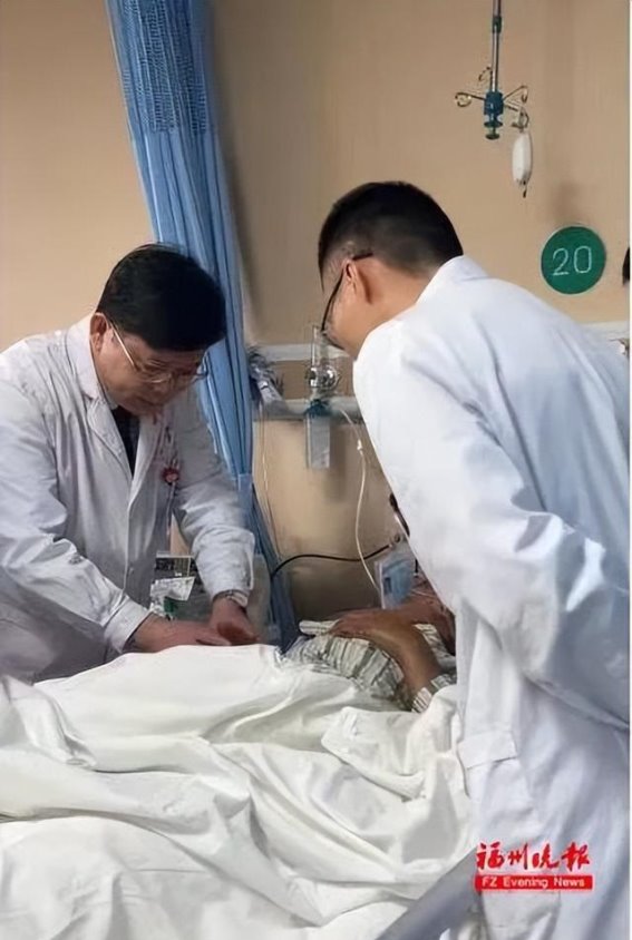 40岁男子突发结肠癌！医生提醒：改变这些不良习惯，健康才会更有保障