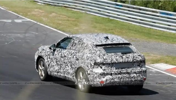 全新奥迪Q3 Sportback谍照曝光：跨界魅力，溜背设计与quattro四驱的完美结合