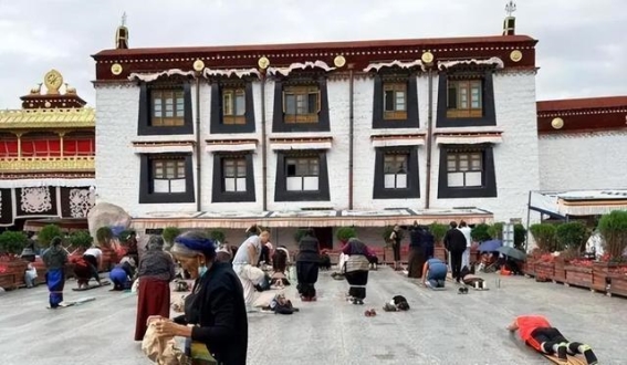 迷失与救赎：从五台山到拉萨的朝圣之旅