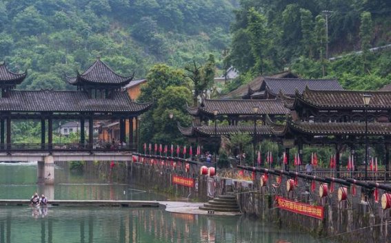 墨戎苗寨：古韵悠长的山水人家