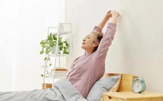 喝水方式与血糖控制：医生提醒的四个关键细节