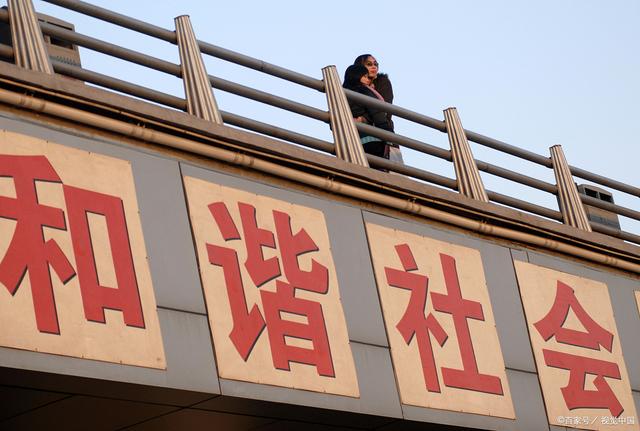 官员爆粗口要求媒体撤留言，郑州教育局：已严厉批评该同志