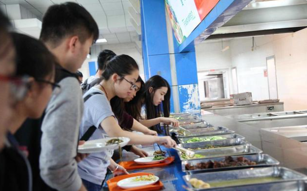 中学食堂承包方“提成”窗口40%营业额，男子喊话投诉