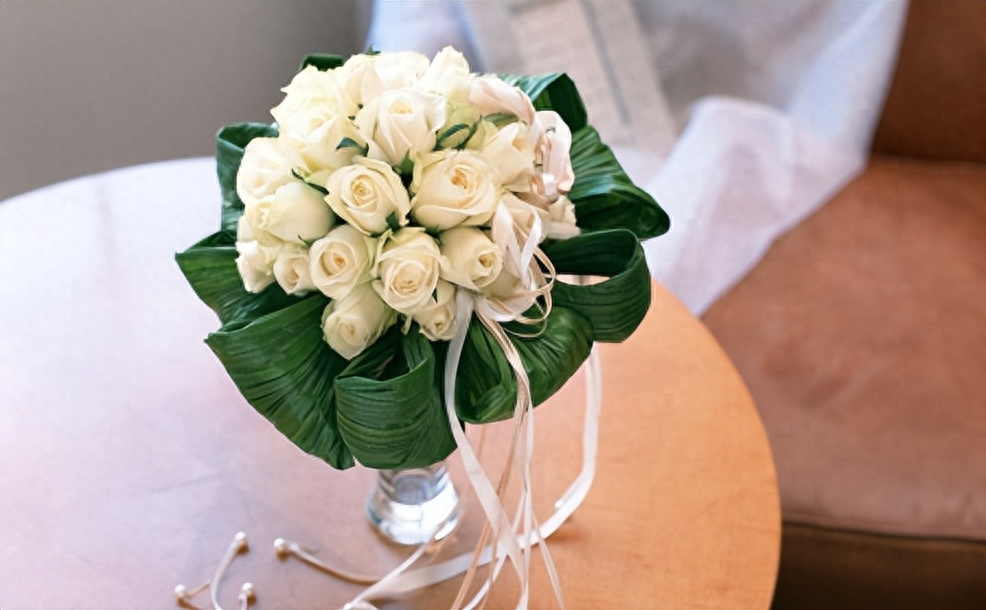 鲜花插瓶里，美丽短暂？试试这些方法，让美丽更持久！