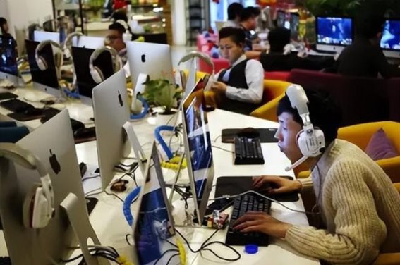 成人网站：挑战与治理