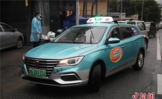 上海出租车乱象：价格暴涨、服务滑坡，网友热议暂停新增额度决策