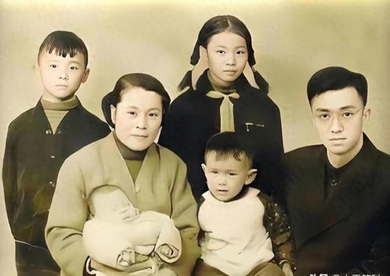 命途多舛，谢晋一家深情告别，电影传奇背后的家庭波折