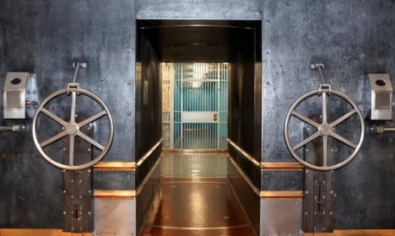 人民币崛起：我国巨额黄金为何存放在美国金库？