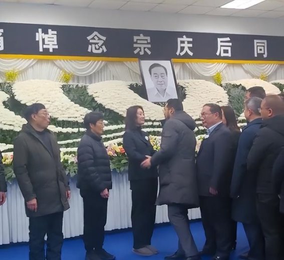 红伞之举：宗庆后追思会上的不合时宜