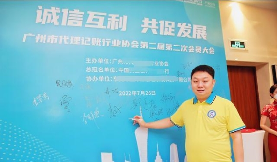 创业之路：从贫困农家孩子到年入千万的企业家