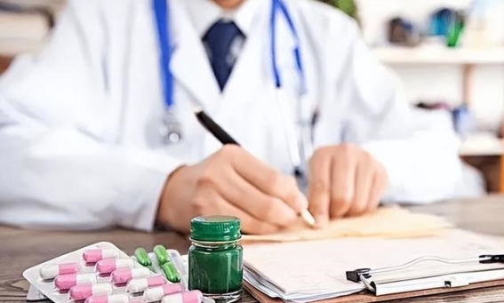 去痛片和布洛芬：哪种止痛药的副作用更大？