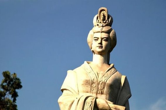 重塑辉煌：武则天的光与影