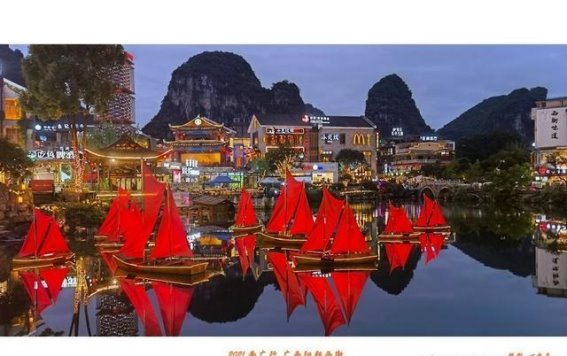 夜游阳朔西街：在灯光与人潮中邂逅古老与现代