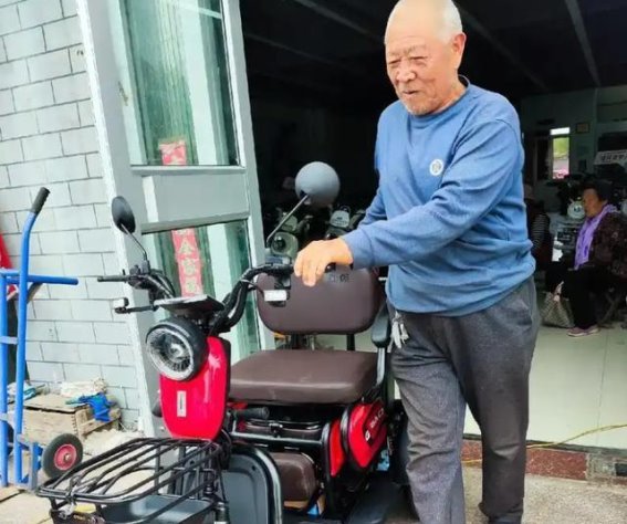 60-70岁老年人的福音：这3类电动车无需驾照，轻松上路