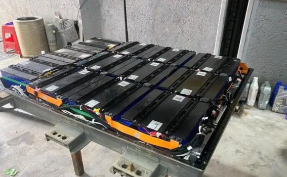 新能源车自燃误区：电池起火时的致命反应与黄金逃生法则