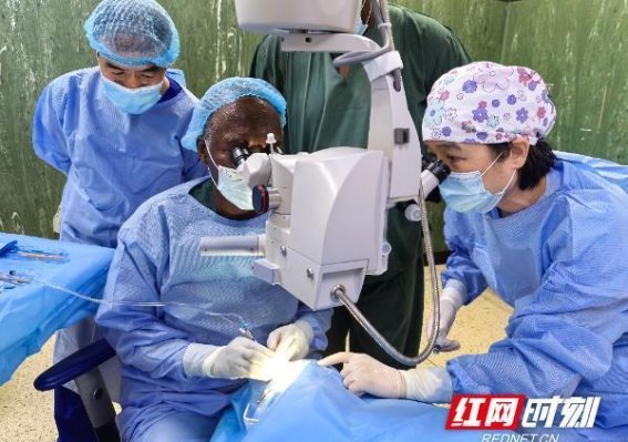 光明行：中国医疗援助点亮津巴布韦患者希望之光