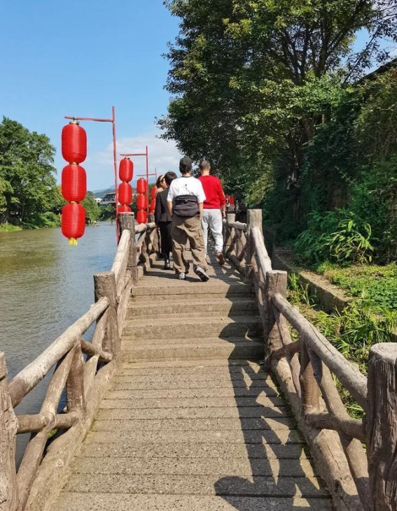 柳江古镇的烟雨与瓦屋山的迷雾