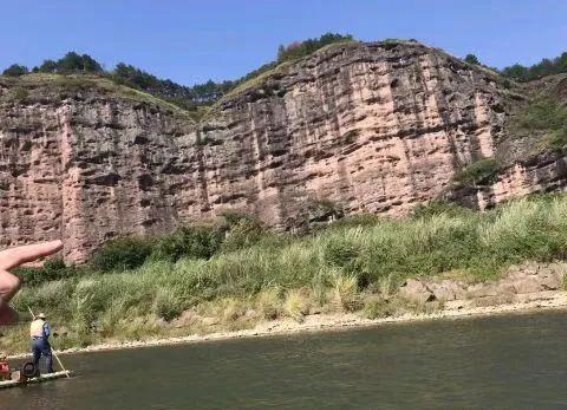 探秘江西鹰潭仙水岩，邂逅绝美丹霞山水与神秘古越文化