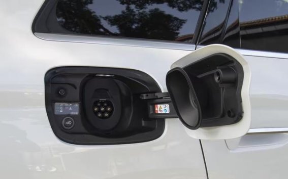 一汽奥迪Q6L e-tron深度解析 德系操控与华为智驾完美融合