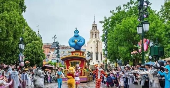 中产家庭的“天价”迪士尼之旅