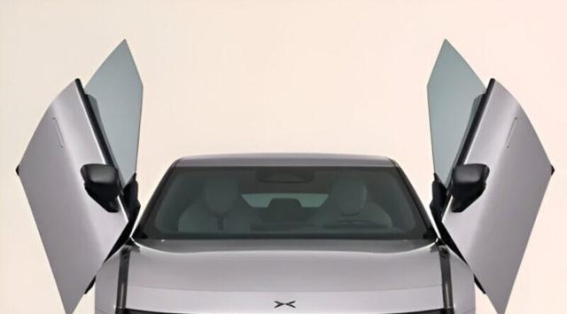 全新小鹏P7电动轿跑亮相：820km超长续航与AI智能驾驶的完美结合