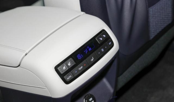 现代帕里斯帝：低调的豪华与强劲动力的完美结合