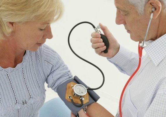 高血压患者饮水宜慎：四大身体变化不容忽视