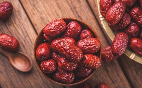你每天吃红枣吗？医生解读：吃红枣4大好处，值得一试！