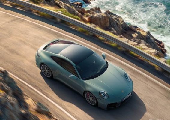 保时捷911 Carrera 4S 992.2：强悍动力与精致工艺的完美融合