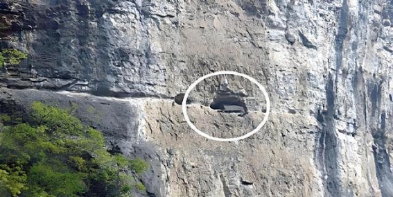 悬棺葬之谜：宗教信仰与部落智慧的交织