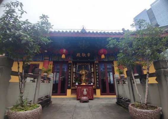 江北区的隐秘古寺，飞檐翘角气势恢宏，环境优美游客却不多