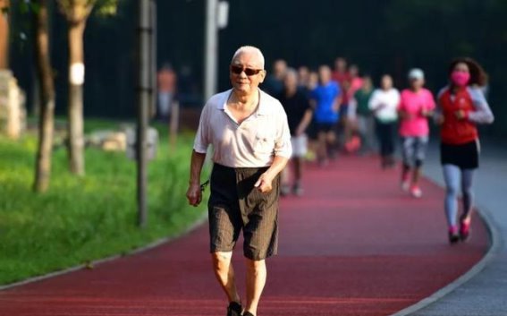 近万名百岁老人长寿的真相：控制好这4个关键指标，活得更长