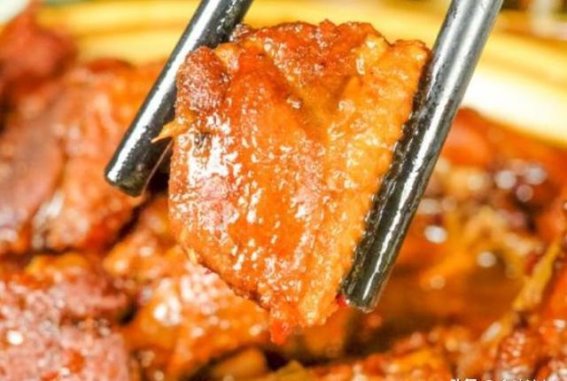 《夏日滋补佳肴，荔枝焖鸭块的鲜甜滋补双重享受》