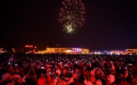 瑞雪纷飞，雪乡年味浓，迎新年盛典