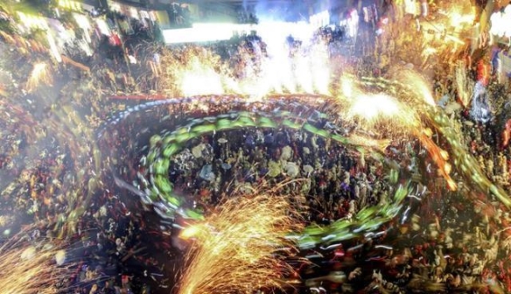 台江元宵夜，舞龙嘘花如梦如幻