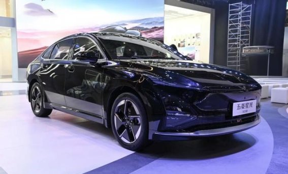 五菱星光EV2025款深度解析：轴距突破2800mm，续航超610公里，家用新能源的理想之选