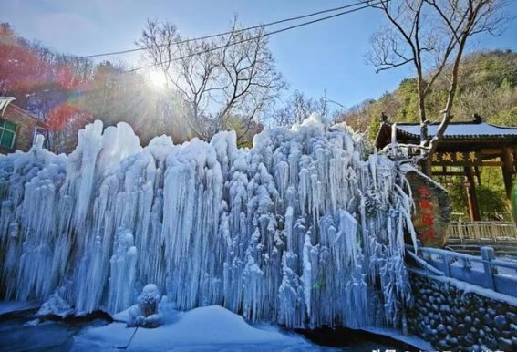 冬日奇境：卢氏冰瀑带你走进童话世界