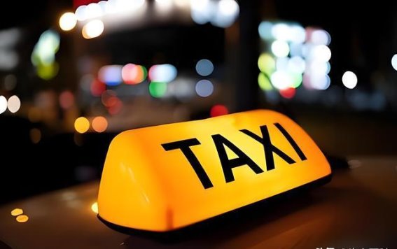 出租车司机的驾驶秘诀：为何总能迅速稳妥穿梭车流？