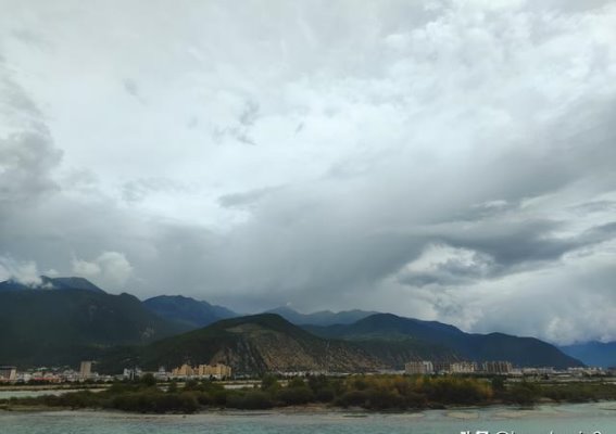 自驾318：穿越雪山与峡谷的西藏之旅