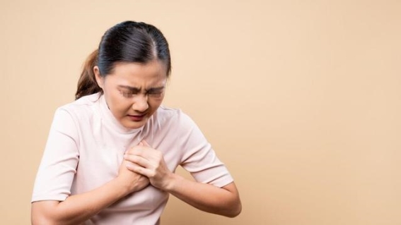 27岁女子抑郁症加重的原因：服用阿米替林后病情恶化的隐秘真相