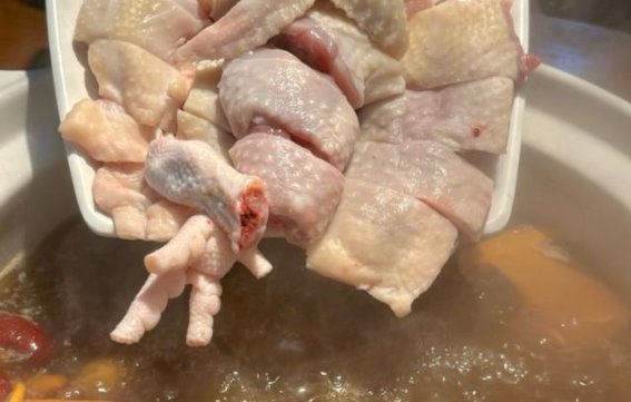 大雪时节，喝汤养生，润燥降火，强健体魄