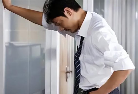 膀胱炎的隐患：从外卖员的病痛到健康警钟