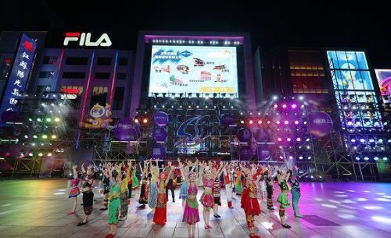 上海旅游节开幕式：全球艺术与花车巡游闪耀南京路