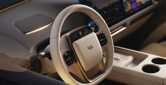 理想i8全新内饰曝光：打造家庭出行的智能电动豪华SUV