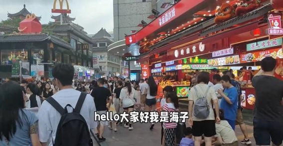 东门老街的变迁：从服装批发到网红直播的潮流之地