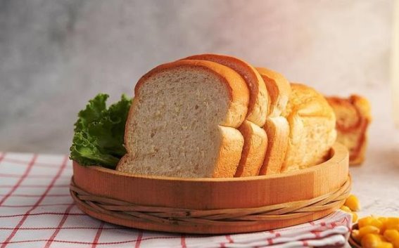 睡前吃碳水化合物有助于改善睡眠吗？科学解读夜间饮食与睡眠的关系