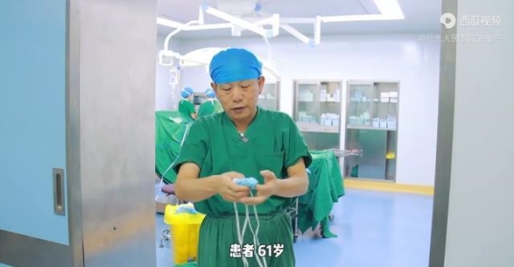 61岁男性选择增粗型假体手术，重获生活的希望