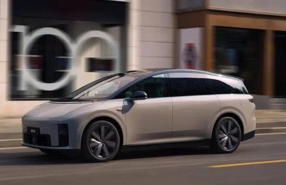 理想i8与蔚来ES8对比：纯电6座SUV空间与智能化差距分析